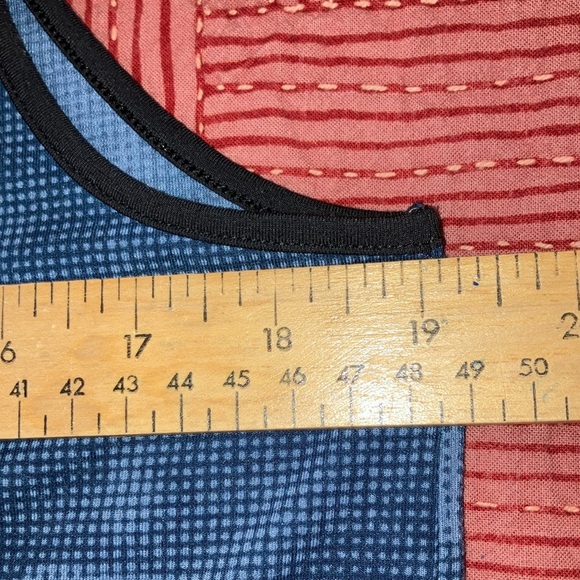 Heatgear Under Armour Black and Blue Tank Top - Picture 9 of 11